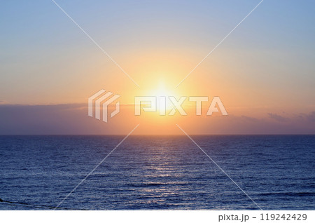 雲からの昇る太陽　　朝日 119242429