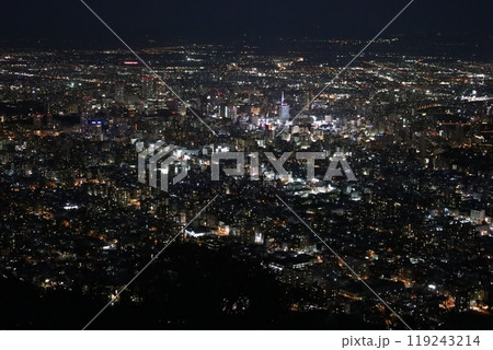 札幌市、藻岩山山頂展望台から見る夜景 札幌市、藻岩山山頂展望台から見る夜景 119243214