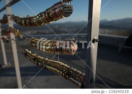 札幌市、藻岩山山頂展望台から見る夜景 札幌市、藻岩山山頂展望台から見る夜景 119243219