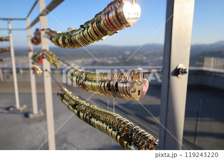 札幌市、藻岩山山頂展望台から見る夜景 札幌市、藻岩山山頂展望台から見る夜景 119243220