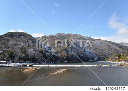 雪の嵐山(京都市西京区) 雪の嵐山(京都市西京区) 119243567