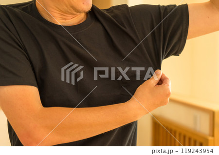 40代男性のワキ汗 40代男性のワキ汗 119243954