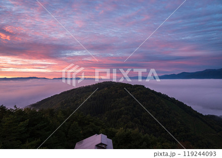 鷹狩山展望台からの夜明け 119244093