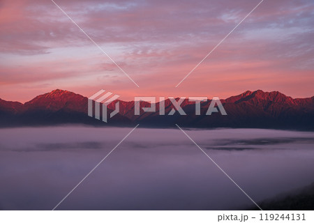 北アルプスのモルゲンロート 北アルプスのモルゲンロート 119244131