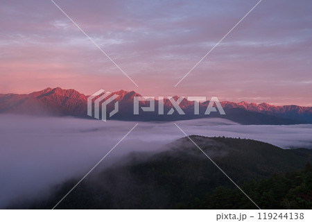 北アルプスのモルゲンロート 119244138