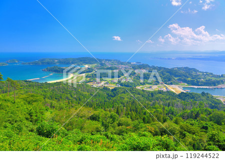 東北・気仙沼大島・亀山展望からの眺め、気仙沼大島ウェルカムターミナルと田中浜・宮城県気仙沼市(2) 119244522