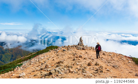 秋の唐松岳登山（丸山ケルン） 119244566