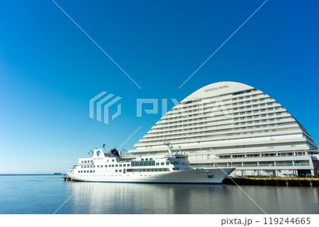 早朝の神戸ハーバーランド 119244665