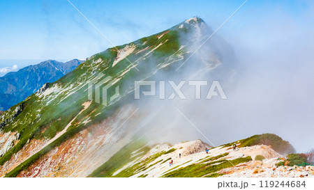 秋の唐松岳登山(唐松岳頂上山荘~山頂) 秋の唐松岳登山(唐松岳頂上山荘~山頂) 119244684