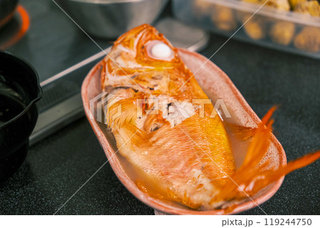 【#料理】調理中の鯛 【#料理】調理中の鯛 119244750