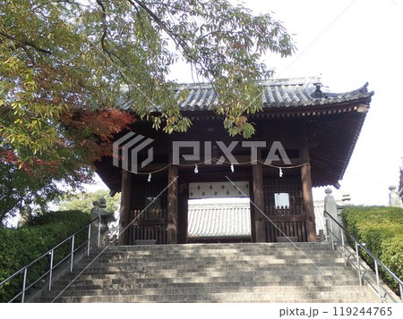 倉敷の総鎮守で、倉敷美観地区の北側にある鶴形山の山頂にあり、磐境、磐座と言う石組が多く残る阿智神社 119244765