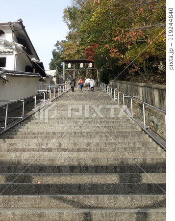 倉敷の総鎮守で、倉敷美観地区の北側にある鶴形山の山頂にあり、磐境、磐座と言う石組が多く残る阿智神社 119244840