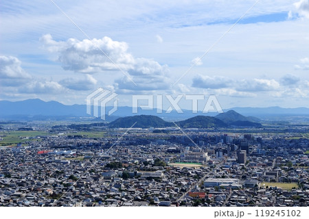 滋賀県八幡山から見る近江八幡市街地の景色 119245102