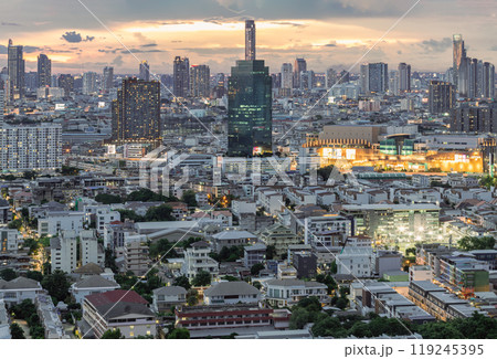 View of Beautiful Clouds in the Sky over Large Metropolitan City. 119245395