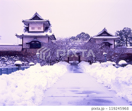 金沢城、石川門の雪景色 /金沢県金沢市丸の内 金沢城、石川門の雪景色 /金沢県金沢市丸の内 119245968