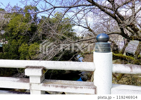 水間寺(水間観音)の近木川に掛かる厄除橋の風景(桜ナシ) 大阪府貝塚市水間 水間寺(水間観音)の近木川に掛かる厄除橋の風景(桜ナシ) 大阪府貝塚市水間 119246914