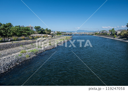 朝霧橋から宇治橋方面の宇治川風景 朝霧橋から宇治橋方面の宇治川風景 119247058