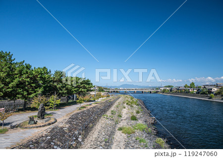 朝霧橋から宇治橋方面の宇治川風景 119247060