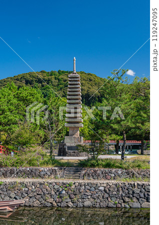 宇治公園塔の島 十三重石塔 京都府宇治市 宇治公園塔の島 十三重石塔 京都府宇治市 119247095
