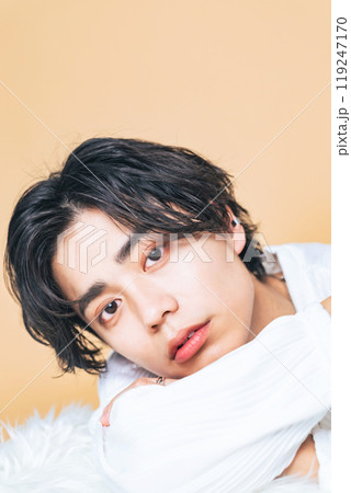 男性ポートレート　ジェンダーレスメイク　メンズコスメ　スキンケア 119247170