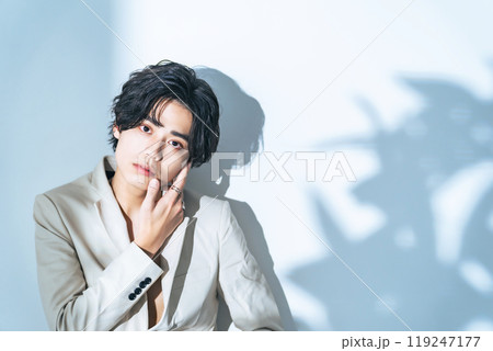 男性ポートレート　ジェンダーレスメイク　メンズコスメ　スキンケア 119247177