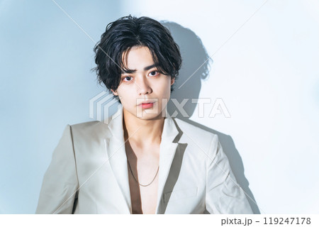 男性ポートレート　ジェンダーレスメイク　メンズコスメ　スキンケア 119247178