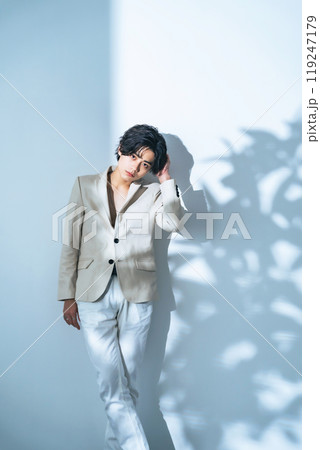 男性ポートレート　ジェンダーレスメイク　メンズコスメ　スキンケア 119247179