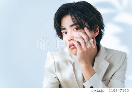 男性ポートレート ジェンダーレスメイク メンズコスメ スキンケア 男性ポートレート ジェンダーレスメイク メンズコスメ スキンケア 119247190