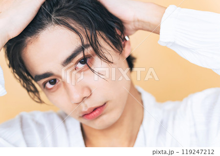 男性ポートレート ジェンダーレスメイク メンズコスメ スキンケア 男性ポートレート ジェンダーレスメイク メンズコスメ スキンケア 119247212