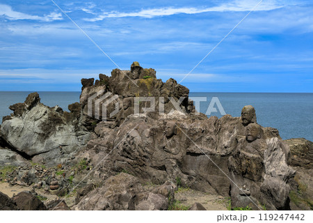 山形県　吹浦海禅寺　十六羅漢岩 119247442