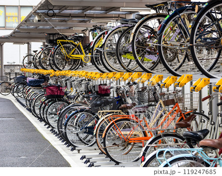 屋根付きの有料駐輪場 上下2段式自転車ラック 屋根付きの有料駐輪場 上下2段式自転車ラック 119247685