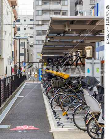 屋根付きの有料駐輪場　上下2段式自転車ラック 119247686