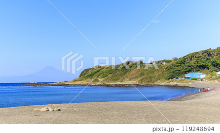 湘南三浦半島の三浦市・横須賀市の和田長浜の秋 119248694