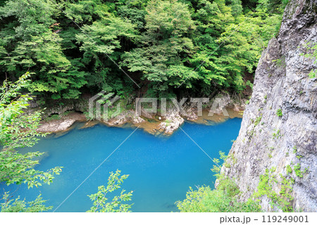 田沢湖抱返り県立自然公園 エメラルドグリーンの清流 田沢湖抱返り県立自然公園 エメラルドグリーンの清流 119249001