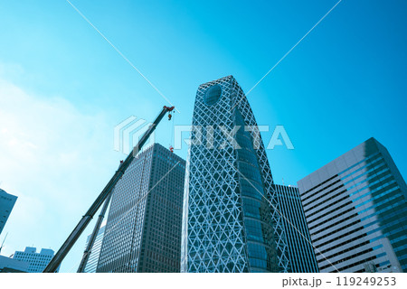 高層ビルと建設現場のクレーン 新宿駅西口駅前 2024.09 c-3 ライトカラー 高層ビルと建設現場のクレーン 新宿駅西口駅前 2024.09 c-3 ライトカラー 119249253
