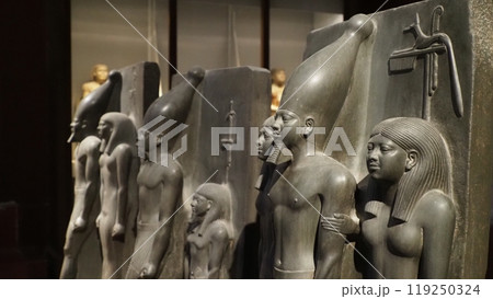 エジプト考古学博物館 メンカウラー王 119250324