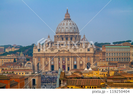 イタリア共和国ローマにあるバチカン市国の世界遺産サンピエトロ大聖堂 サンタンジェロ城からの眺め イタリア共和国ローマにあるバチカン市国の世界遺産サンピエトロ大聖堂 サンタンジェロ城からの眺め 119250404