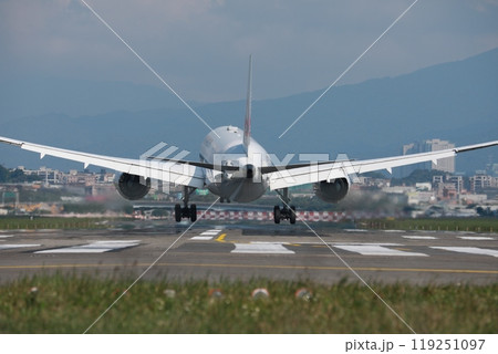飛行機 航空機 ひこうき 119251097