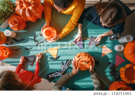 Happy family preparing for Halloween. 119251461