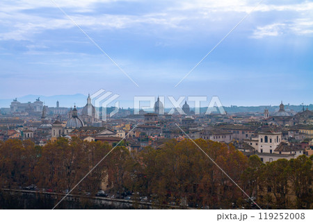 南欧イタリア共和国ラツィオ州ローマ　サンタンジェロ城展望台からの朝もやの街並みの景色 119252008