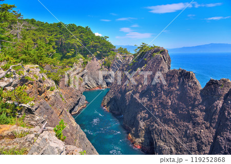 東北・碁石海岸・雷岩展望台から眺める雷岩と乱曝谷の、迫力の景色・岩手県大船渡市(1) 119252868