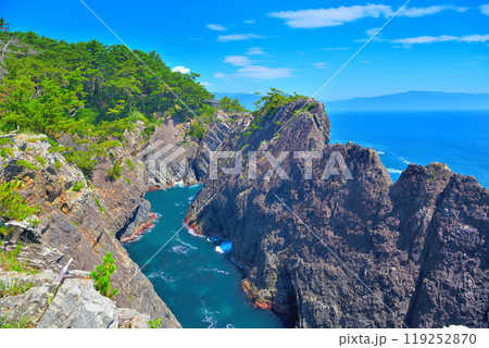 東北・碁石海岸・雷岩展望台から眺める雷岩と乱曝谷の、迫力の景色・岩手県大船渡市(2) 119252870