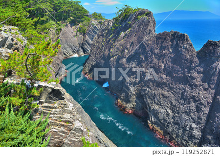 東北・碁石海岸・雷岩展望台から眺める雷岩と乱曝谷の、迫力の景色・岩手県大船渡市(3) 119252871