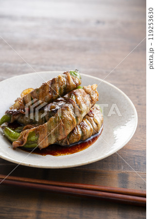 万願寺とうがらしの豚肉巻き 119253630