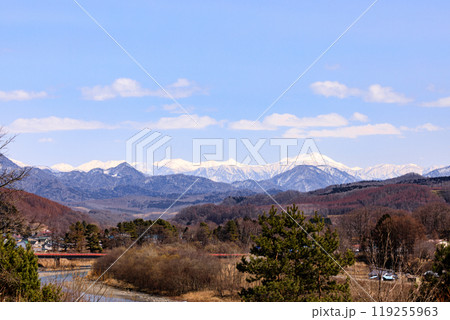 北海道平取町、振内地区から望む幌尻岳【4月】 北海道平取町、振内地区から望む幌尻岳【4月】 119255963