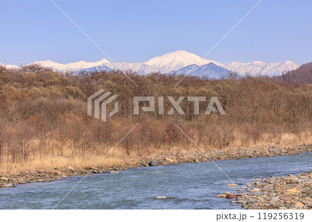 北海道平取町、額平川と幌尻岳【4月】 北海道平取町、額平川と幌尻岳【4月】 119256319