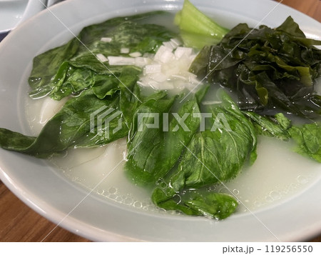ワンタンスープ 海老入りワンタンのあっさりスープ 119256550