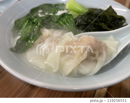 ワンタンスープ 海老入りワンタンのあっさりスープ ワンタンスープ 海老入りワンタンのあっさりスープ 119256551