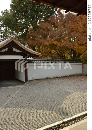 東福寺塔頭　龍吟庵　南庭「無の庭」 119259746