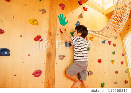 ボルダリング(男の子) ボルダリング(男の子) 119260815